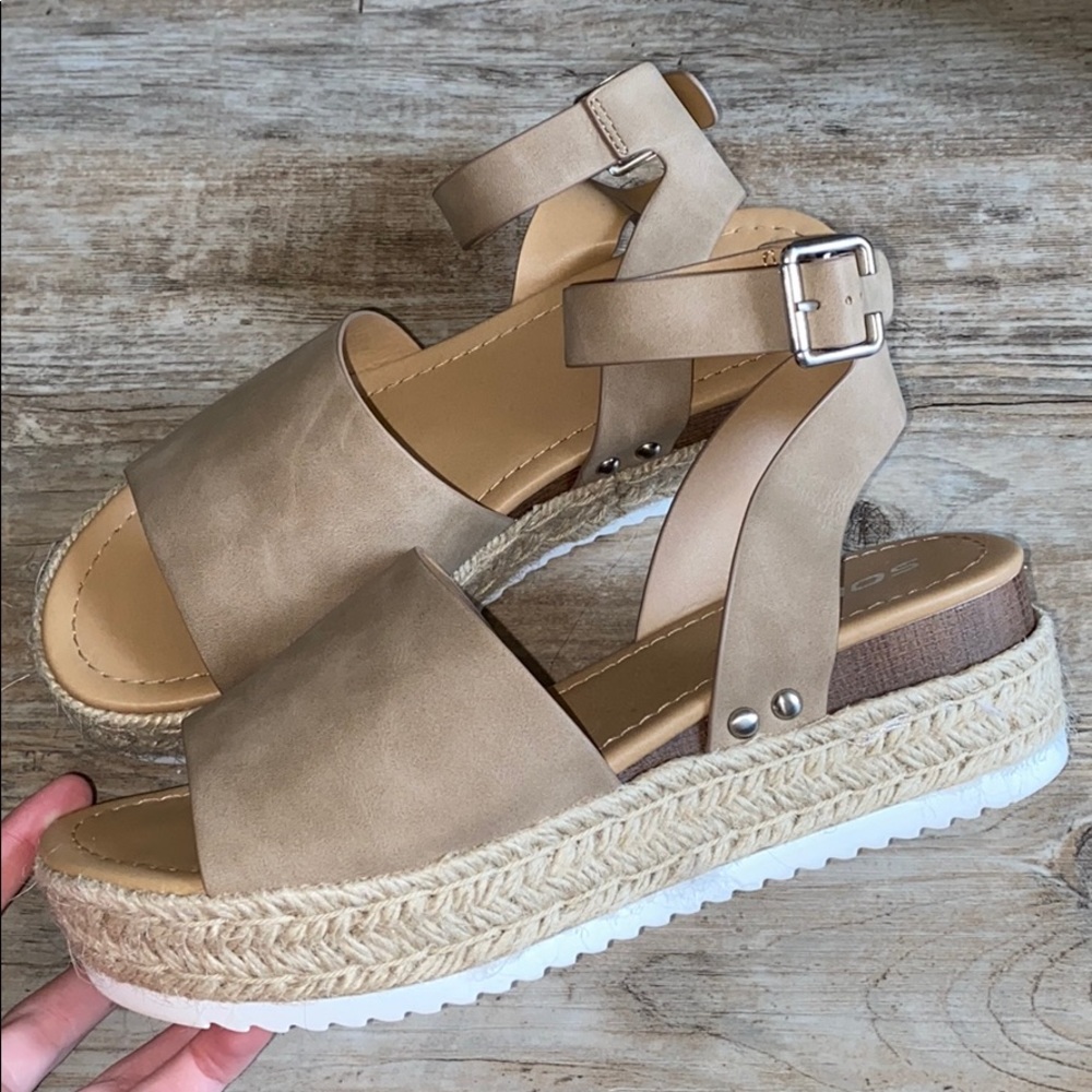 NWOT Platform Sandals!